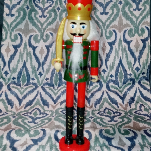 Multicolored nutcracker set - Picture 4 of 7